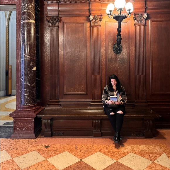 Meet Your Posher, Nicole! Hellllllooooo! - Picture 13 of 14